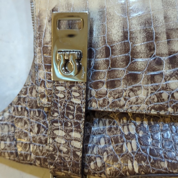 💯 Authentic Salvatore Ferragamo Python Leather Small Shoulder Bag - Picture 12 of 16